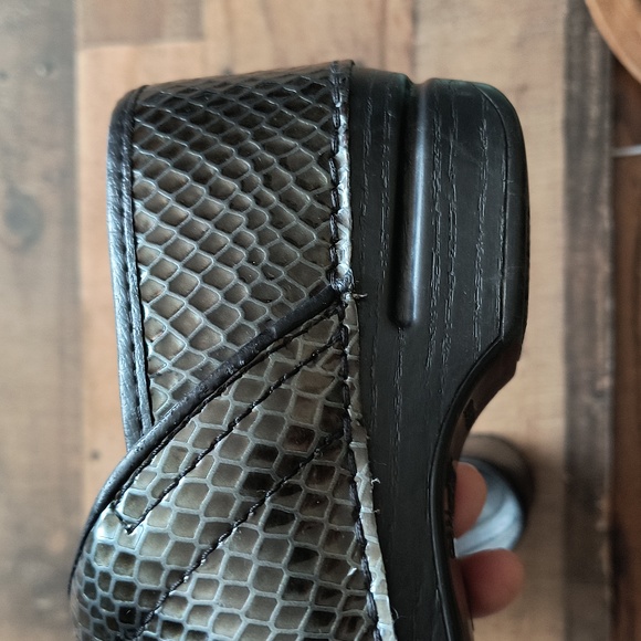 Dansko Snake Print Slip On Clogs Black And Silver Sz 38 7.5-8 Women - Picture 12 of 16